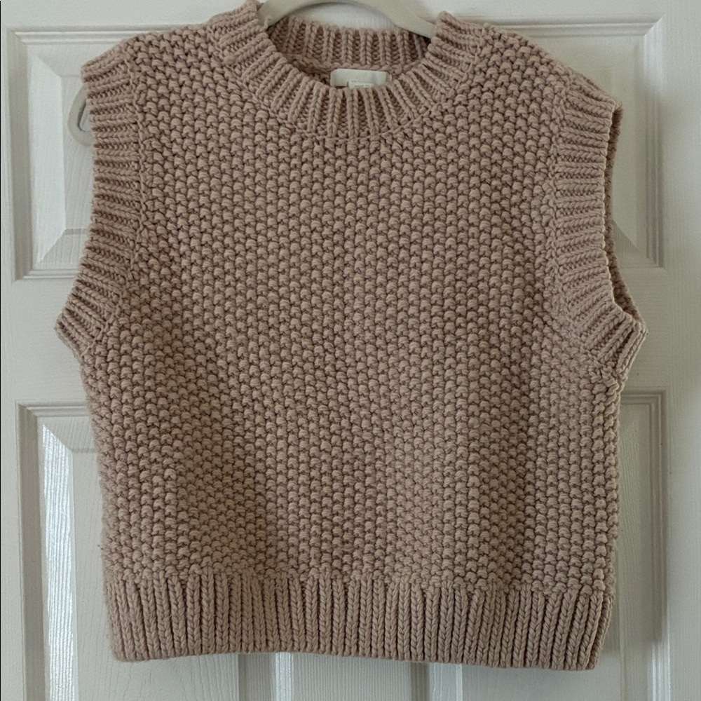 Women's Chunky Knit Sweater Vest - blush pink like new!